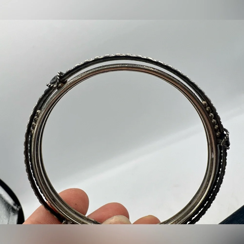 Set of 2 Vintage India silver tone tarnished bracelets unique! - Picture 4 of 9